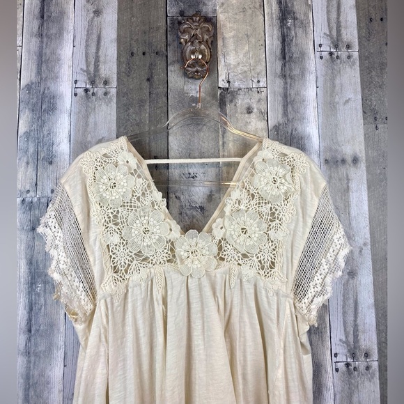 By Anthropologie V-Neck Lace Swing Top in Cream Ivory Size Medium. - Picture 4 of 16